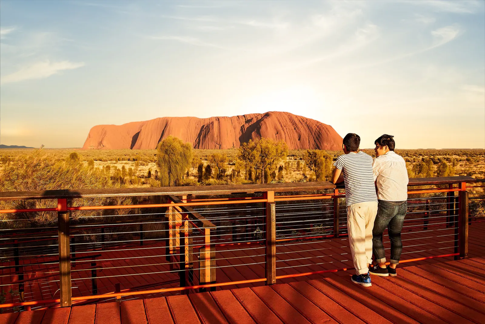 Yulara: Uluru Sunrise and Kata Tjuta Day Trip by Bus